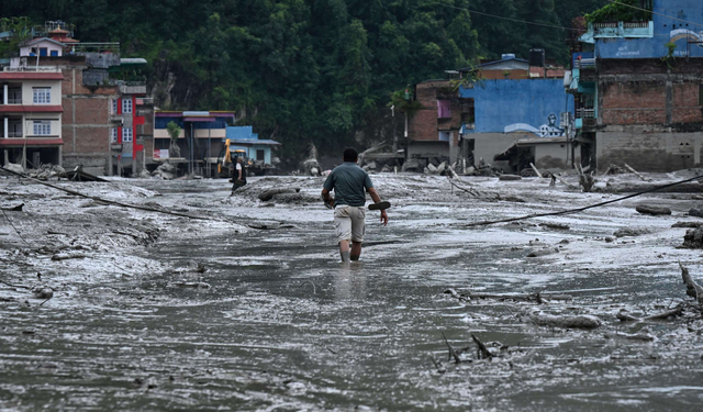 Himalayalar’da felaket büyüyor: Nepal ve Çin’de 1300’den fazla kişi kayıp