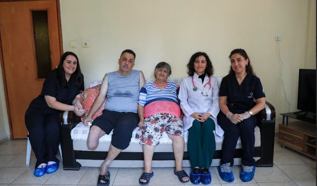 MERSİN BÜYÜKŞEHİR EVDE SAĞLIK VE BAKIM HİZMETLERİYLE VATANDAŞIN HAYATINA DOKUNUYOR