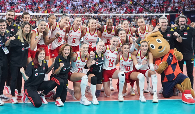 SON DAKİKA | Filenin Sultanları Avrupa’nın zirvesinde! Türkiye, İtalya’yı 3-2 yenerek şampiyon oldu