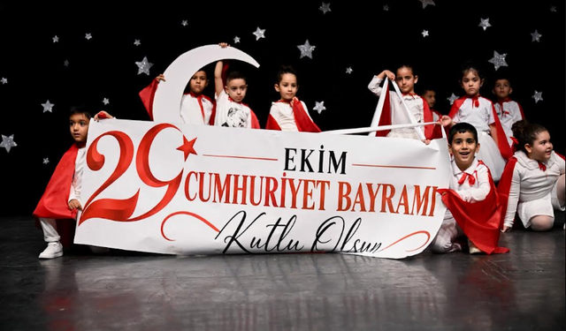 SEYHAN BELEDİYESİ’NDE MİNİKLERLE CUMHURİYET COŞKUSU