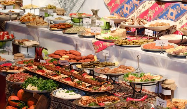 Adana’nın eşsiz lezzetleri, Lezzet Festivali ziyaretçilerine sunuluyor