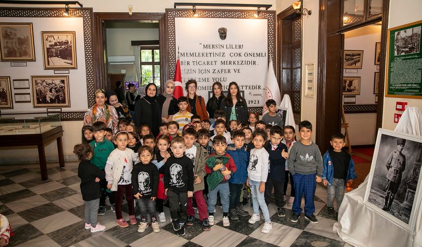 Çocuklar, 10 Kasım’da, Mersin’deki Atatürk Evi’ni ziyaret etti
