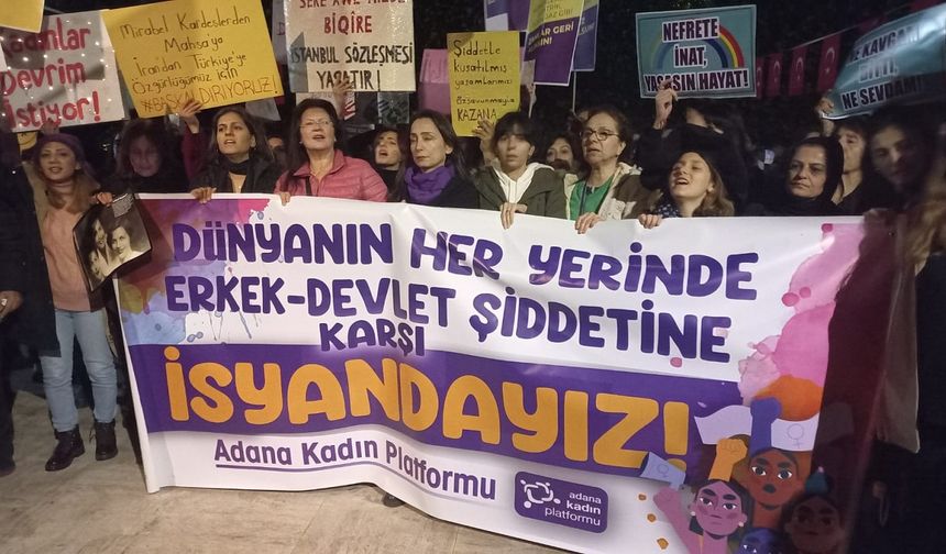 Adana'da Kadınlar 25 Kasım'da Sokaklarda "Şiddete Hayır" dedi