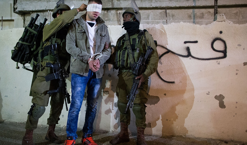 İsrail askeri mahkemesi, Filistinli bir kişiye işkence yapan askerlere hapis cezası verdi