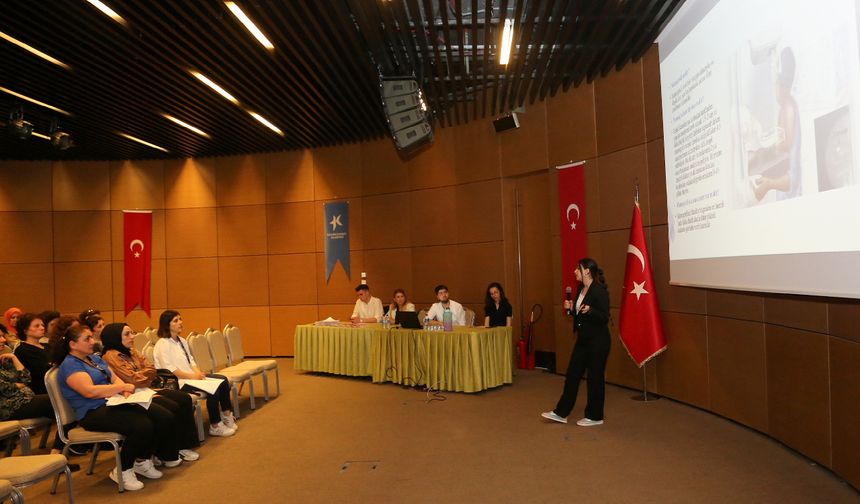 KÜÇÜKÇEKMECE’DE PERSONELE MEME KANSERİ FARKINDALIK SEMİNERİ