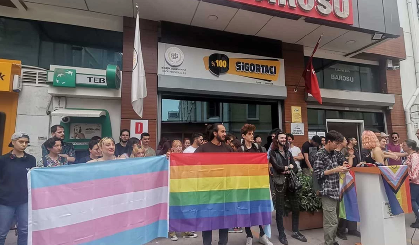 İzmir Barosu önünde açıklama yapmak isteyen LGBTİ+ aktivistlerine ve avukatlara polis saldırdı