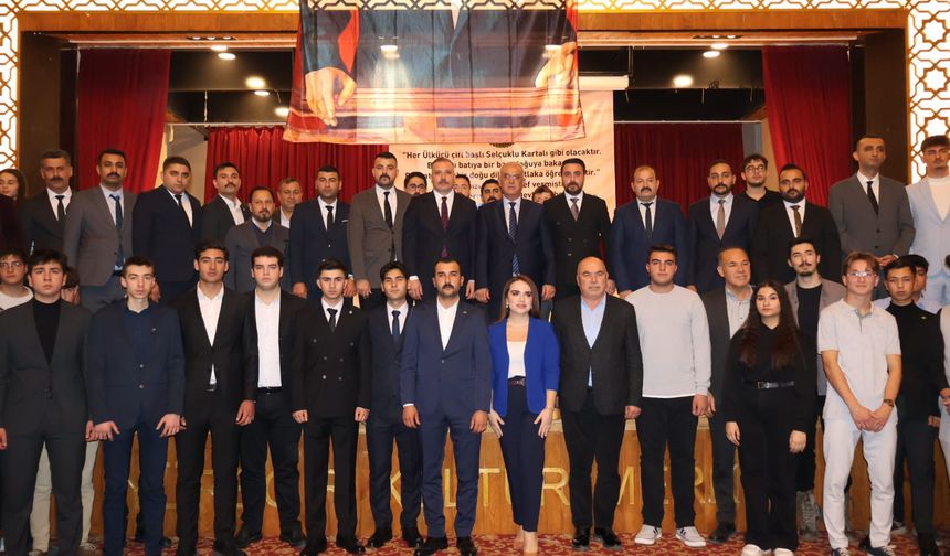 Bilinçli nesil yetiştirmek için harekete geçen Adana Ülkü Ocakları Seyyid Ahmet Arvasi Bilgi Yarışması düzenledi