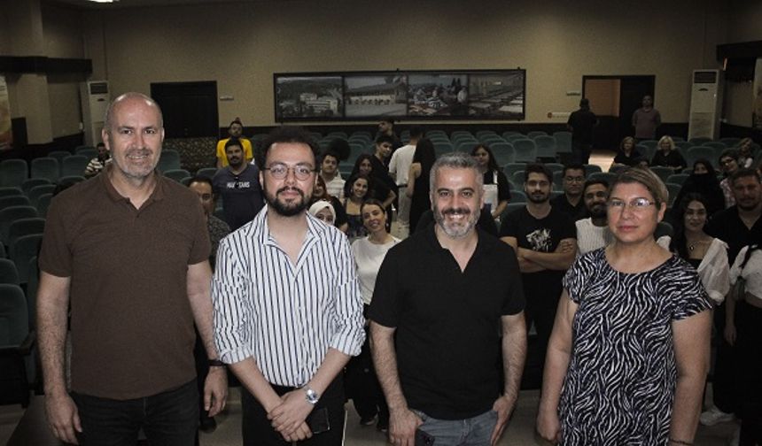 Ç.Ü. Adana Meslek Yüksekokulu'nda Radyo TV Programcılığı Bölümü Yazar Suat Köçer ile buluştu.