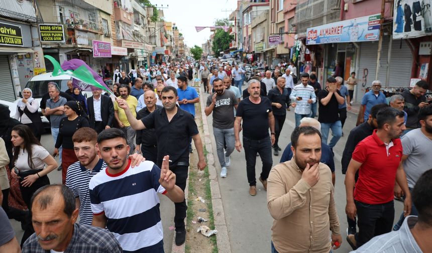 Adana'da Kobani Kararlarına Karşı Yurttaşlar Protesto Eylemi Gerçekleştirdi