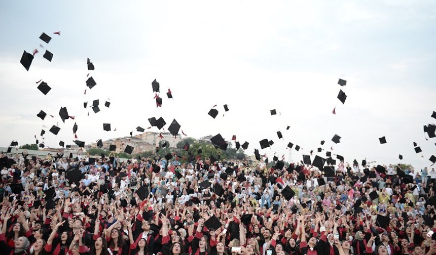 İstanbul Bilgi Üniversitesi’nde mezuniyet heyecanı