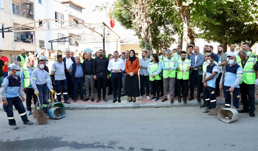 Akdeniz Belediyesi Eş Başkanları, “EL ELE MAHALLEMİ TEMİZLİYORUM” kampanyasına katıldı