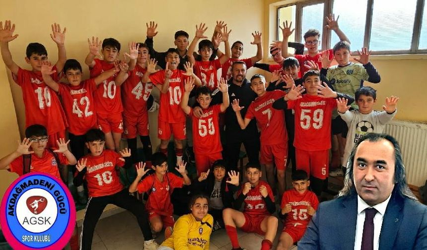 Akdağmadeni Spor Kulübü Başkanı ve Gelecek Partisi Yozgat İl Başkanı Ömer Aydoğmuş, U14 Ligi Maçını Değerlendirdi