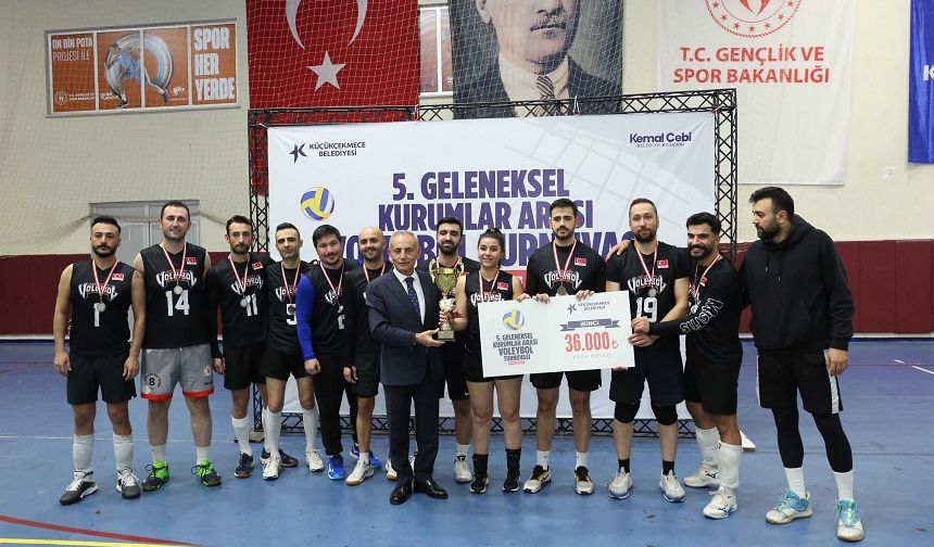 VOLEYBOL TURNUVASI’NA 624 SPORCUNUN PERFORMANSI DAMGA VURDU