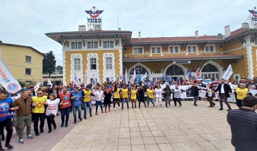 Adana'da Binlerce Kamu Emekçisi Hakları için Sokaklardaydı