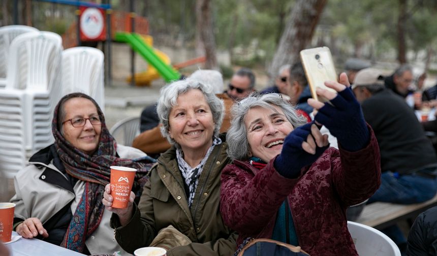 Mersin Büyükşehir Belediyesi, emekli yurttaşların katıldığı piknik programı düzenledi