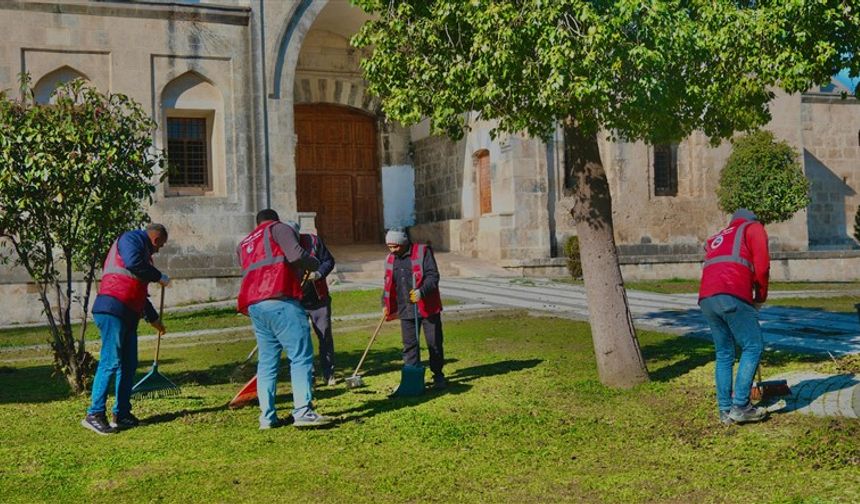 Ceyhan Belediyesi Kurtkulağı Mahallesi’ne Çıkartma Yaptı