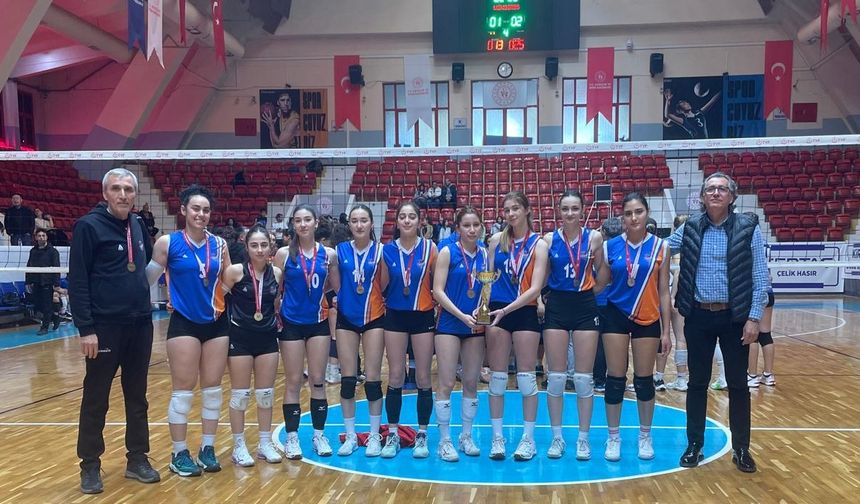 Genç Kadınlar Voleybol Takımı Adana şampiyonu oldu