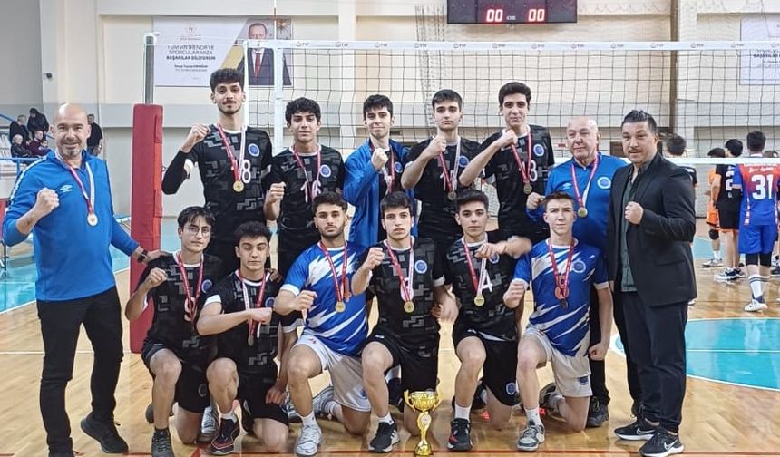 SEYHANLI GENÇ VE KÜÇÜK ERKEK VOLEYBOLCULAR ADANA ŞAMPİYONU OLDU