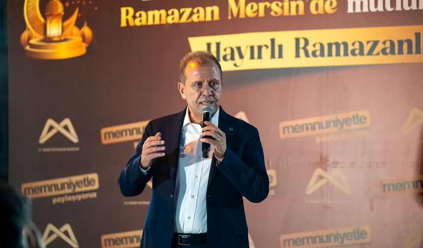 Vahap Seçer, Mersin Büyükşehir Belediyesi tarafından Çilek Mahallesi’nde düzenlenen iftar programına katıldı