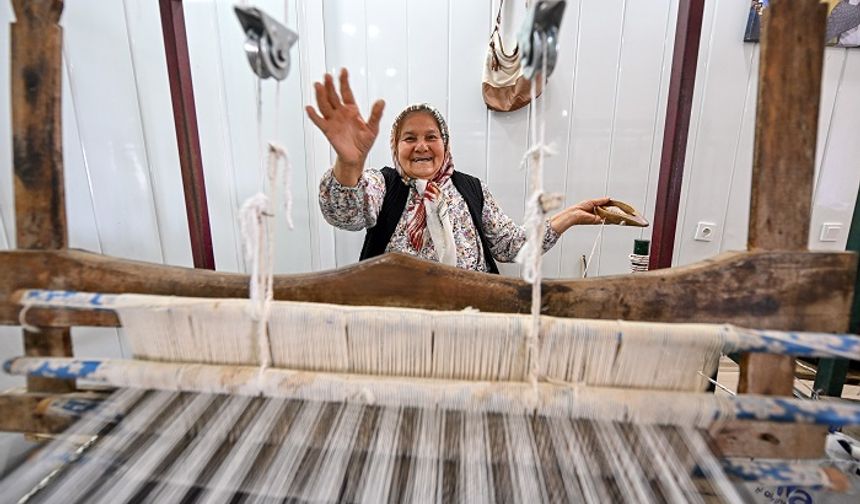 MERSİN BÜYÜKŞEHİR’İN ATÖLYELERİ, KADINLARI HAYATA BAĞLIYOR