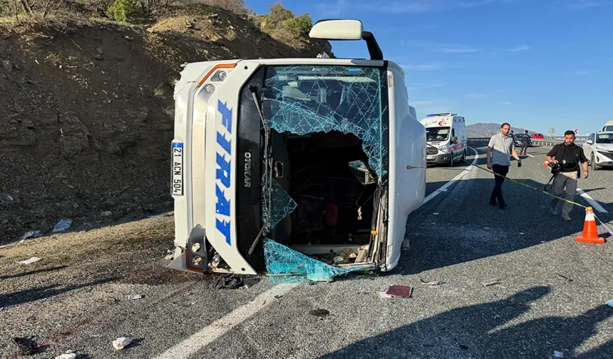 Elazığ’da Midibüs Devrildi: 22 Kişi Yaralandı