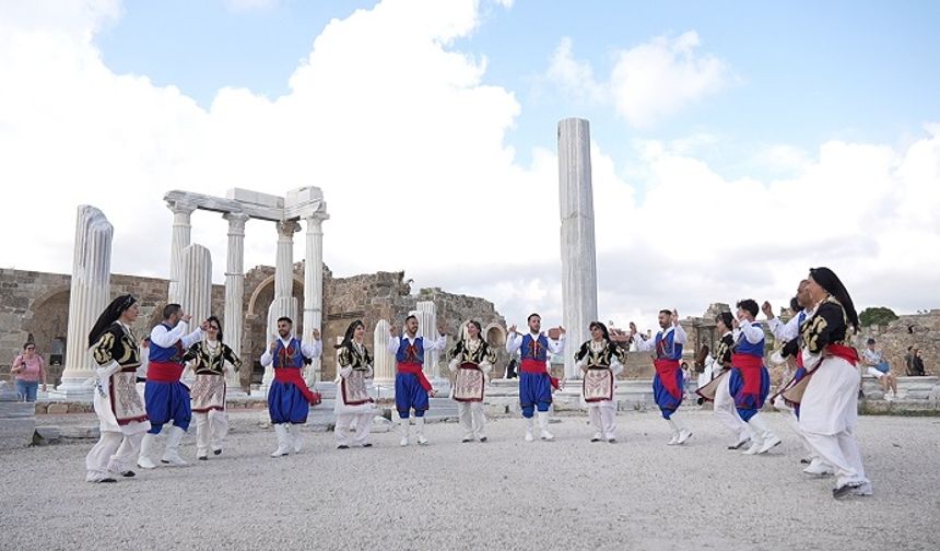 Mersin büyükşehir Manavgat Girit’ten Side’ye kültür ve lezzet Festivali’ne katıldı