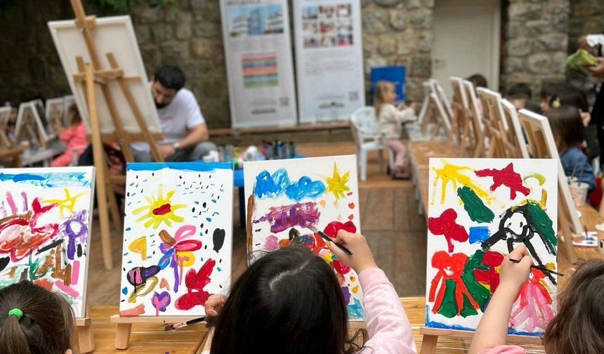 Küçük Ellerdeki Büyük Umutlar