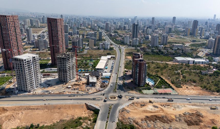 MERSİN BÜYÜKŞEHİR EKİPLERİ, 38. CADDE’DE HUMMALI BİR ÇALIŞMA YÜRÜTÜYOR