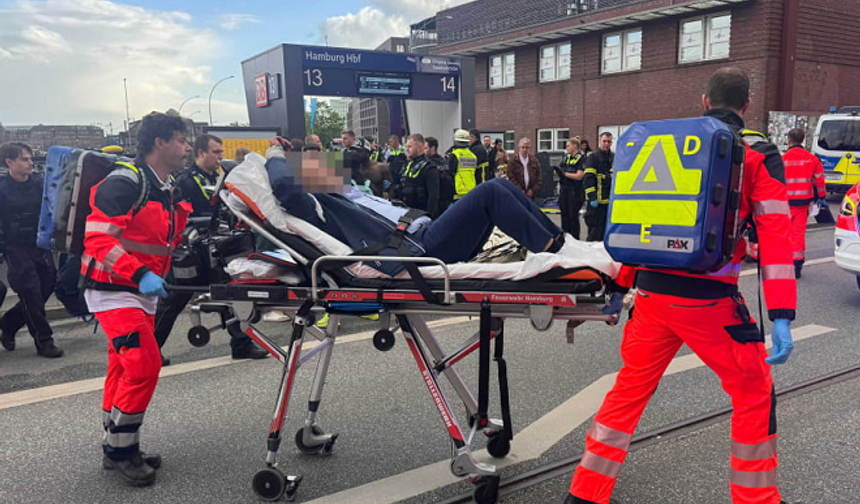 Hamburg Merkez İstasyonu’nda Bıçaklı Saldırı: 12 Kişi Yaralandı