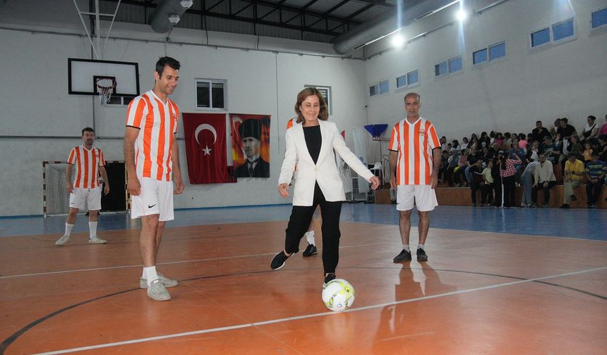 SEYHAN BELEDİYESİ, İŞİTME ENGELLİLERİ SAHADA BULUŞTURDU