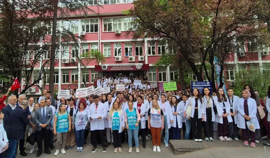 Hekime Yönelik Şiddet Sonrası Sağlıkçılar Grev Kararı Aldı