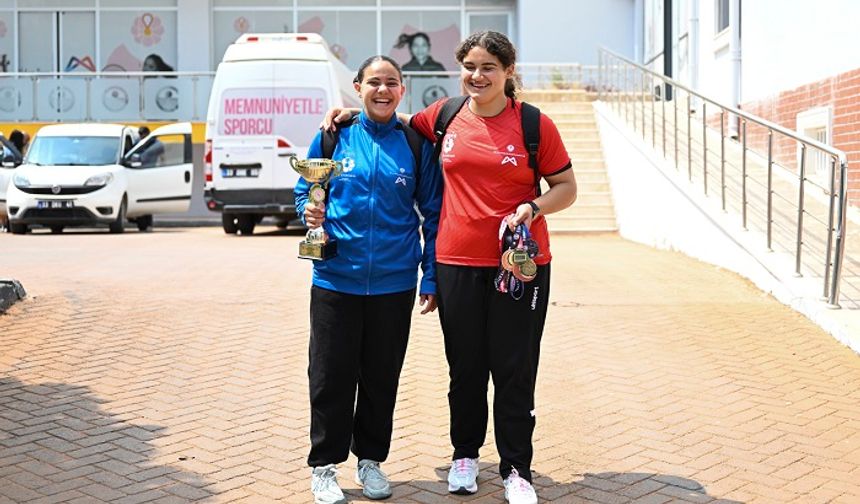 MERSİN’İN KIZ ÇOCUKLARI KIR ÇİÇEKLERİ İLE PARLIYOR