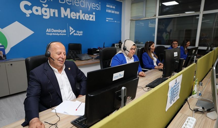 BAŞKAN DEMİRÇALI ÇAĞRI MERKEZİ’NDE TELEFONLARI CEVAPLADI
