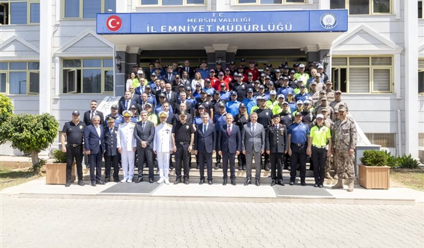 BAŞKAN SEÇER, BAYRAM ARİFESİNDE ŞEHİTLİĞİ ZİYARET ETTİ, PROTOKOLLE BAYRAMLAŞTI