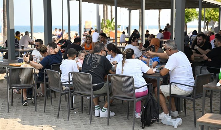 MERSİN BÜYÜKŞEHİR’İN AKDENİZ MANZARALI KAFELERİNE BU BAYRAMDA DA YOĞUN İLGİ