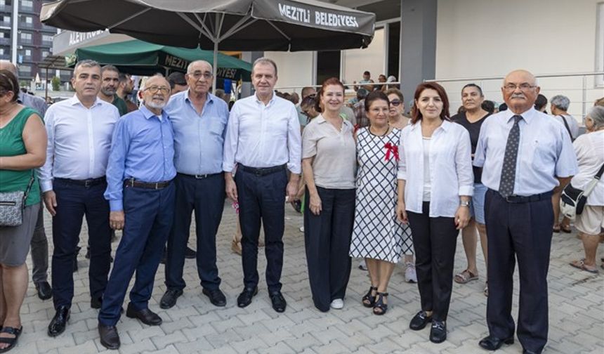 Başkan Seçer Ve Meral Seçer Mezitli Cemevi’nin ‘Aşure Lokması Paylaşım Programı’na Katıldı