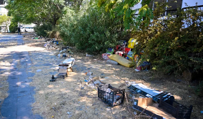 İzmir Bornova'daki 166 yıllık köşk çevresindeki atıl alan temizlendi