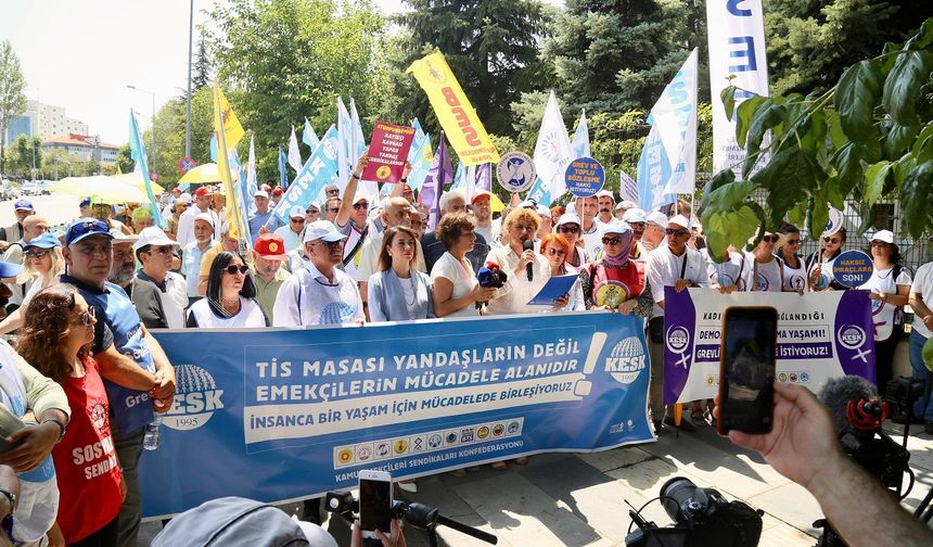 KESK'ten Tüm Kamu Emekçilerine Çağrı: Artık Kaybedenler Yan Yana Gelmeli!