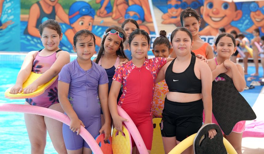 ÇUKUROVA BELEDİYESİ’NDE YÜZME KURSLARINA BÜYÜK İLGİ