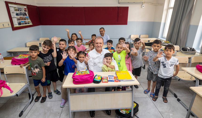 1. SINIF ÖĞRENCİLERİNİN İLK ÇANTALARI BAŞKAN SEÇER’DEN