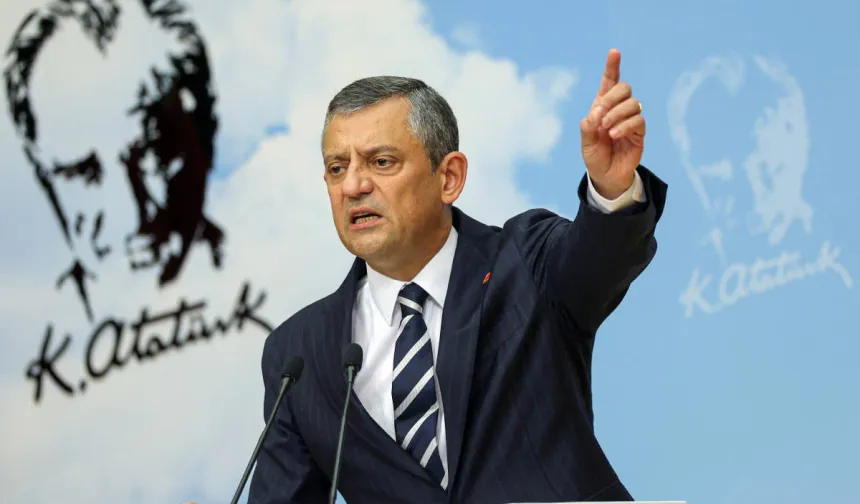 Özgür Özel’den Lütfü Savaş’a sert tepki: “Mikroba niye mikropluk yapıyorsun diye sorulmaz”
