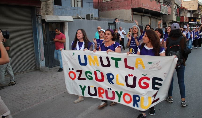 Adana’da TJA'lı Kadınların Özgürlük Yürüyüşü: “Umutla Özgürlüğe Yürüyoruz”