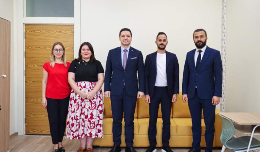 ÇABA Projesi kapsamında pilot barolardan biri olan Adana Barosu, Çocuk Hakları Merkezi kurdu.