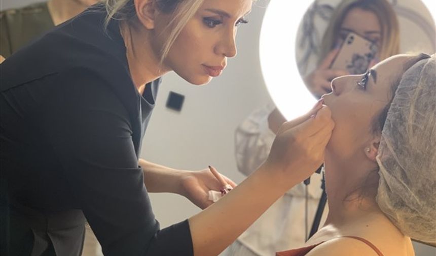 Cansu Durkun’dan “Dudak Gençleştirme”: Ruj değil, kalıcı canlılık