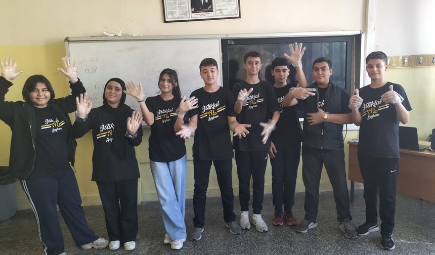 “Sınıfımız Hep Temiz”: Seyhan İstiklal Anadolu Lisesi’nden Örnek Temizlik Projesi