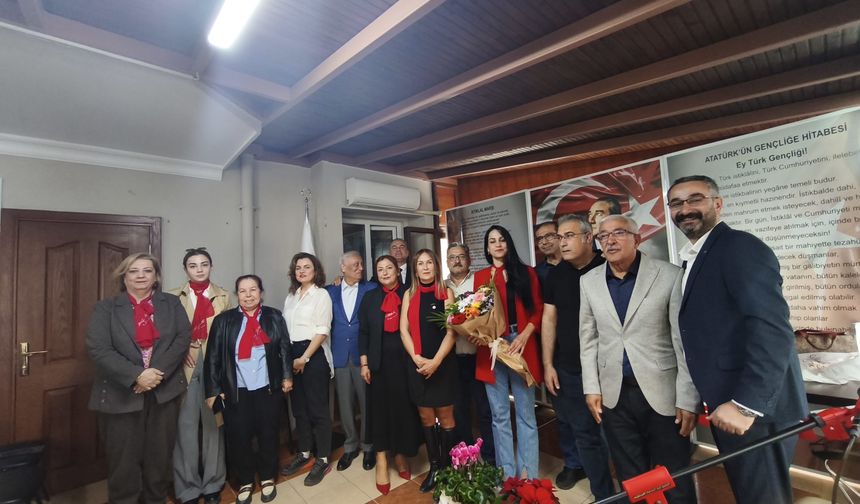 24 Kasım etkinliğinde konuşan Sema Akgün: “Biz öğretmeniz! çocukları karanlığa teslim etmeyeceğiz” dedi