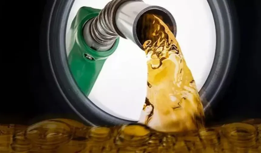 Benzine haftaya salı gününden itibaren 1,11 kuruş zam geliyor.