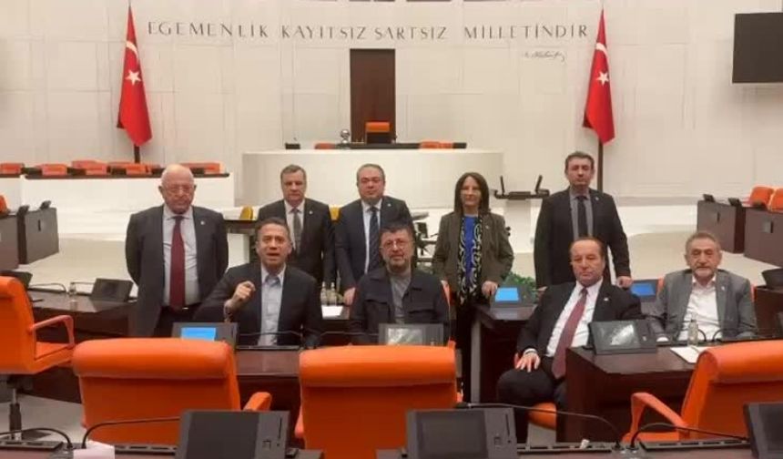 CHP’den “Meclis’i Terk Etmeme” Eylemi: “Zalimleri Affetmeyin”