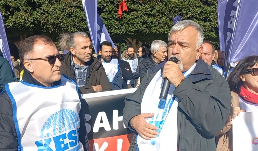 Adana’da KESK’in iş bırakma eylemi: KHK’li Münir Korkmaz KHK sorununa dikkat çekti