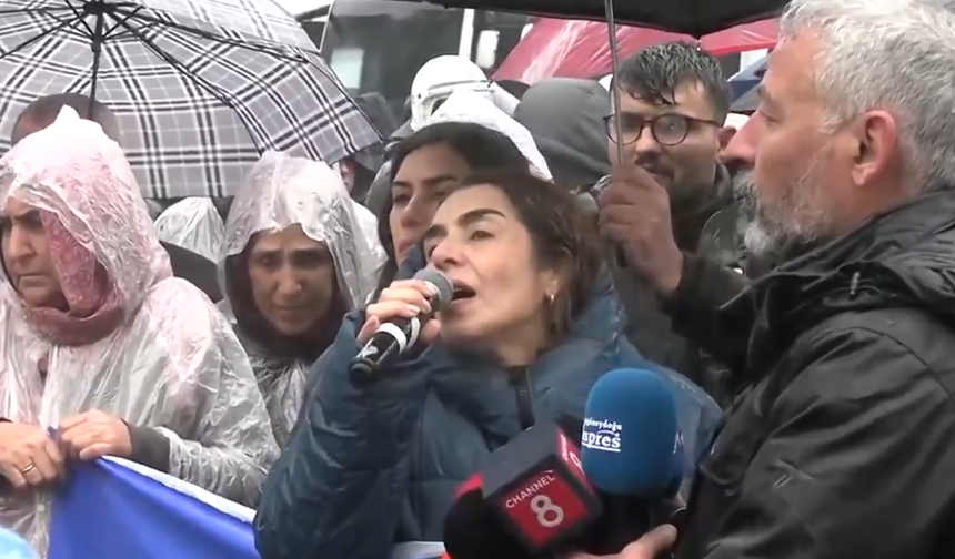 Amed’de Rojava Yürüyüşüne Polis Ablukası: Yağmur Altında Direniş, “Teslim Alınamaz” Sloganları